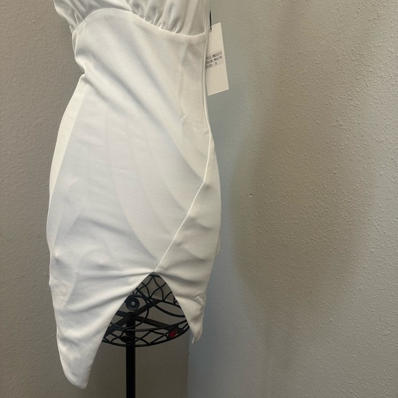 Dance & Marvel White Bodycon Mini Dress with Sweetheart Neckline - Picture 2 of 10
